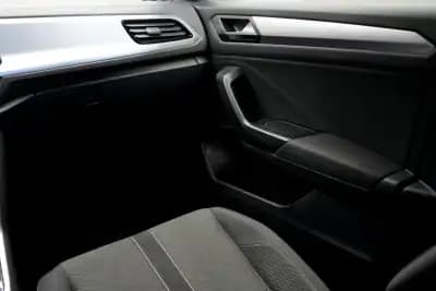 Vendo Volkswagen T-Roc 2023 - 21990 EUR, 70000 km - AUTO.MOTO.pt