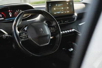 Vendo Peugeot 5008 2021 - 24000 EUR, 115000 km - AUTO.MOTO.pt