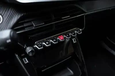 Vendo Peugeot 2008 2021 - 17990 EUR, 74657 km - AUTO.MOTO.pt