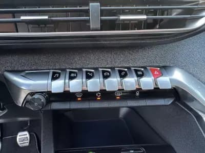 Vendo Peugeot 3008 2016 - 18990 EUR, 149800 km - AUTO.MOTO.pt