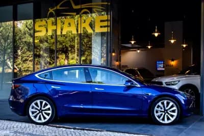 Vendo Tesla Model 3 2020 - 29750 EUR, 73831 km - AUTO.MOTO.pt