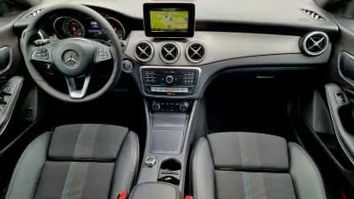 Vendo Mercedes-Benz CLA 200 2018 - 24900 EUR, 141000 km - AUTO.MOTO.pt