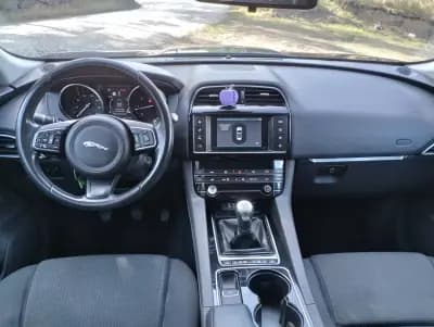 Vendo Jaguar F-Pace 2017 - 24900 EUR, 180000 km - AUTO.MOTO.pt