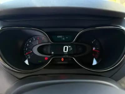 Vendo Renault Captur 2016 - 11900 EUR, 102000 km - AUTO.MOTO.pt