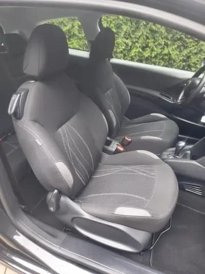 Vendo Peugeot 208 2013 - 8900 EUR, 157000 km - AUTO.MOTO.pt