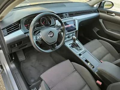 Vendo Volkswagen Passat 2019 - 18950 EUR, 155079 km - AUTO.MOTO.pt