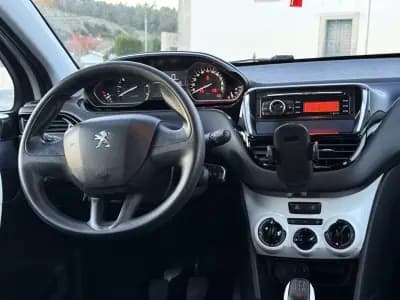 Vendo Peugeot 208 2016 - 7500 EUR, 121000 km - AUTO.MOTO.pt