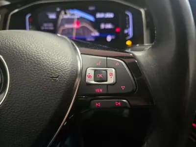 Vendo Volkswagen Polo 2018 - 16480 EUR, 138507 km - AUTO.MOTO.pt