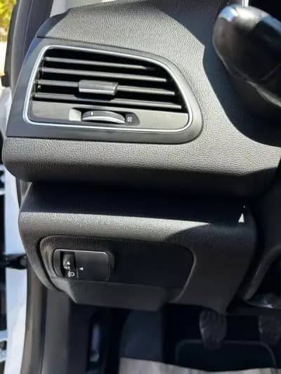 Vendo Renault Mégane 2019 - 14250 EUR, 135000 km - AUTO.MOTO.pt