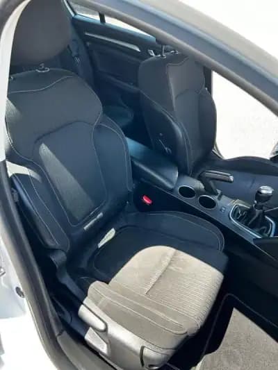 Vendo Renault Mégane 2019 - 14250 EUR, 135000 km - AUTO.MOTO.pt