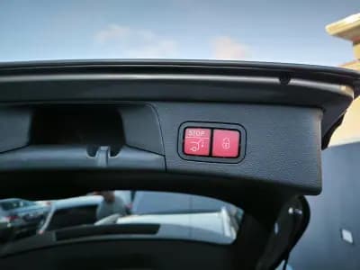 Vendo Mercedes-Benz C 300 2020 - 28950 EUR, 166000 km - AUTO.MOTO.pt