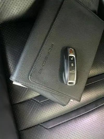 Sell Porsche Panamera 2018 - 60500 EUR, 104962 km - AUTO.MOTO.pt