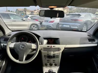 Vendo Opel Astra 2007 - 3999 EUR, 220000 km - AUTO.MOTO.pt