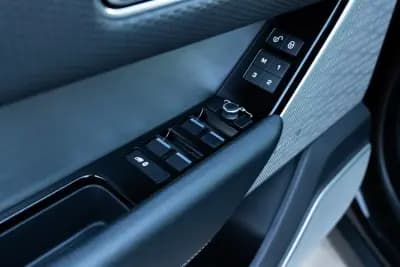 Vendo Land Rover Range Rover Velar 2019 - 52900 EUR, 115000 km - AUTO.MOTO.pt