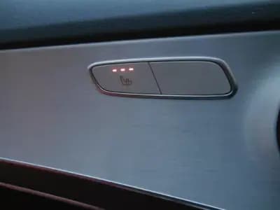 Vendo Mercedes-Benz C 180 2017 - 24900 EUR, 141265 km - AUTO.MOTO.pt