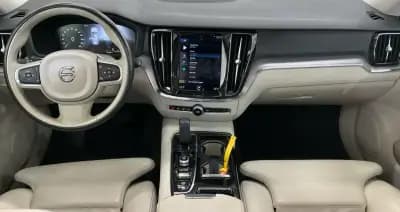 Sell Volvo V60 2020 - 27500 EUR, 130700 km - AUTO.MOTO.pt