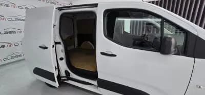 Vendo Citroën Berlingo 2021 - 17500 EUR, 49659 km - AUTO.MOTO.pt