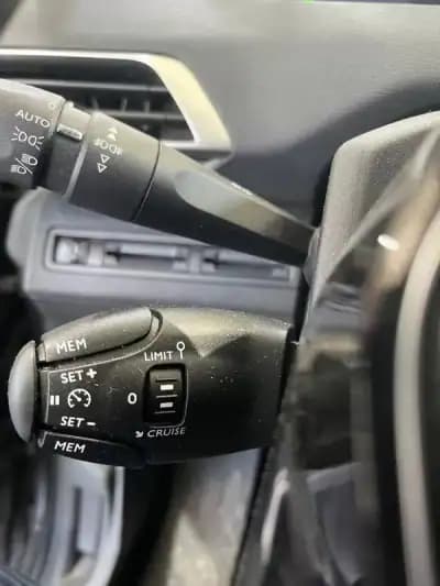 Vendo Peugeot 5008 2017 - 22500 EUR, 161123 km - AUTO.MOTO.pt