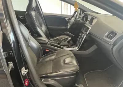 Vendo Volvo V40 2013 - 11900 EUR, 239500 km - AUTO.MOTO.pt