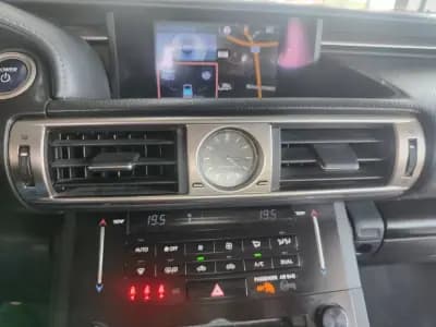 Vendo Lexus IS 300H 2013 - 19990 EUR, 170000 km - AUTO.MOTO.pt