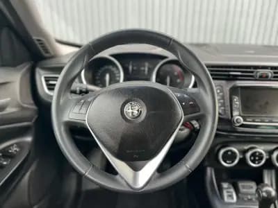 Vendo Alfa Romeo Giulietta 2018 - 15950 EUR, 122241 km - AUTO.MOTO.pt
