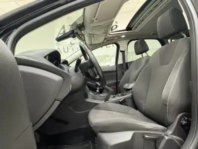 Vendo Ford Focus 2012 - 8990 EUR, 197000 km - AUTO.MOTO.pt