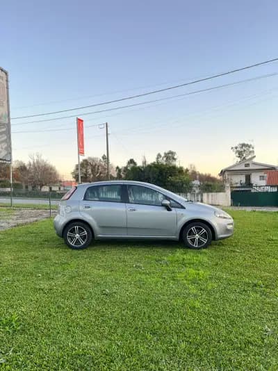 Sell Fiat Punto 2013 - 6300 EUR, 177250 km - AUTO.MOTO.pt