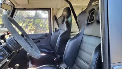 Vendo Land Rover Defender 2001 - 35000 EUR, 81787 km - AUTO.MOTO.pt