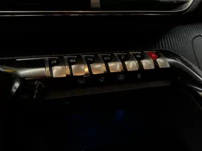 Vendo Peugeot 3008 2021 - 19990 EUR, 107500 km - AUTO.MOTO.pt