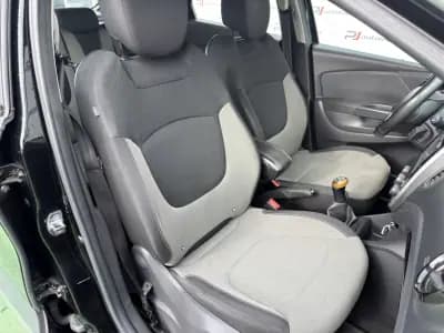 Vendo Renault Captur 2016 - 12990 EUR, 142000 km - AUTO.MOTO.pt