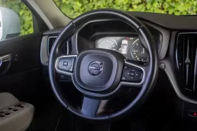 Sell Volvo XC 60 2017 - 27900 EUR, 152000 km - AUTO.MOTO.pt