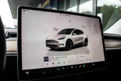 Sell Tesla Model Y 2023 - 37990 EUR, 39034 km - AUTO.MOTO.pt