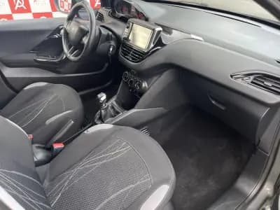 Vendo Peugeot 208 2012 - 4490 EUR, 425090 km - AUTO.MOTO.pt