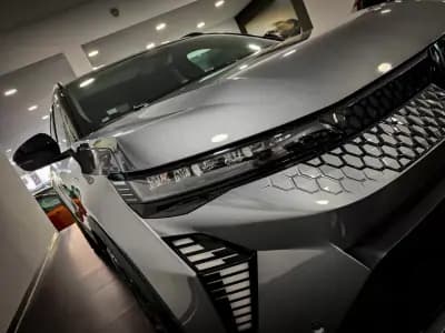 Vendo Renault Scénic E-Tech 2024 - 40990 EUR, 9000 km - AUTO.MOTO.pt