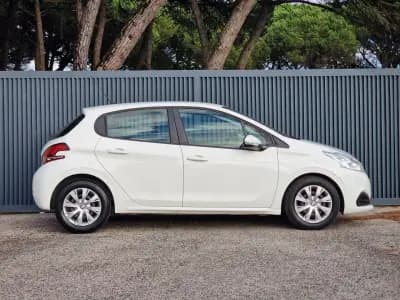 Vendo Peugeot 208 2018 - 9990 EUR, 100238 km - AUTO.MOTO.pt