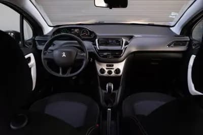 Vendo Peugeot 208 2019 - 9999 EUR, 106000 km - AUTO.MOTO.pt