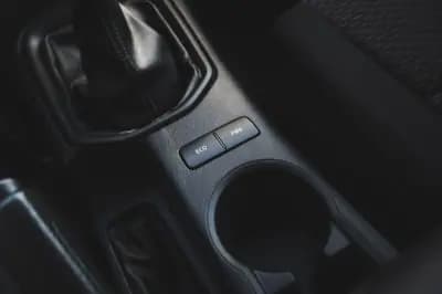 Sell Toyota Hilux 2023 - 44900 EUR, 17280 km - AUTO.MOTO.pt