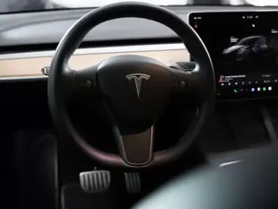 Vendo Tesla Model Y 2022 - 41900 EUR, 27000 km - AUTO.MOTO.pt