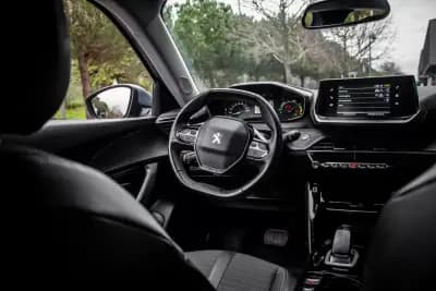 Vendo Peugeot e-2008 2021 - 20850 EUR, 59500 km - AUTO.MOTO.pt