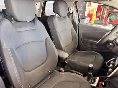 Vendo Renault Captur 2017 - 13750 EUR, 136000 km - AUTO.MOTO.pt