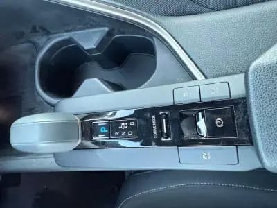 Vendo Toyota C-HR 2023 - 33750 EUR, 30087 km - AUTO.MOTO.pt