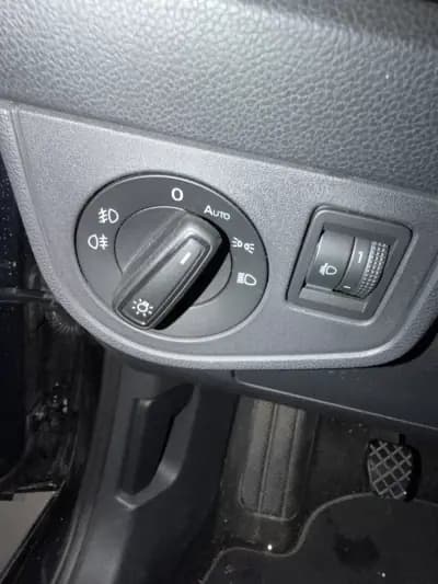 Vendo Volkswagen Polo 2022 - 16500 EUR, 80000 km - AUTO.MOTO.pt