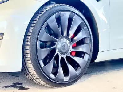 Vendo Tesla Model 3 2022 - 39900 EUR, 40060 km - AUTO.MOTO.pt