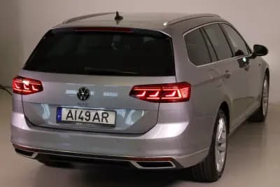 Vendo Volkswagen Passat Variant 2021 - 25990 EUR, 70682 km - AUTO.MOTO.pt