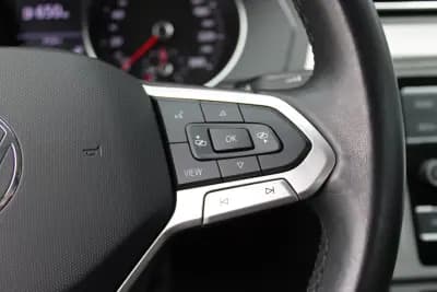 Vendo Volkswagen Passat 2021 - 21900 EUR, 22076 km - AUTO.MOTO.pt