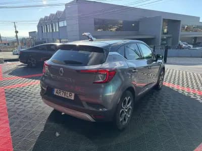 Vendo Renault Captur 2022 - 17300 EUR, 89000 km - AUTO.MOTO.pt