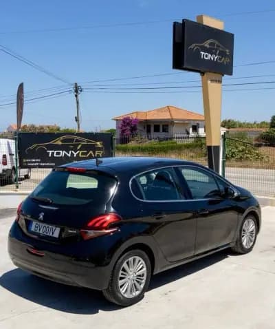 Sell Peugeot 208 2015 - 10990 EUR, 152900 km - AUTO.MOTO.pt