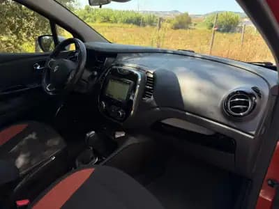 Vendo Renault Captur 2016 - 11900 EUR, 102000 km - AUTO.MOTO.pt