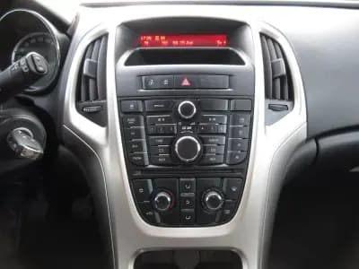 Sell Opel Astra Sports Tourer 2011 - 5990 EUR, 258000 km - AUTO.MOTO.pt