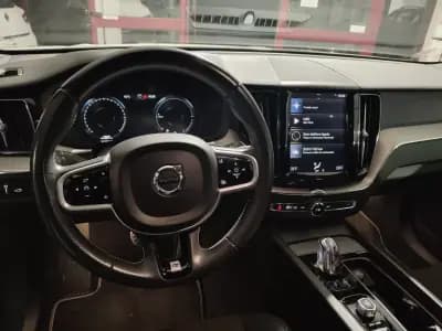 Sell Volvo XC 60 2018 - 31490 EUR, 132000 km - AUTO.MOTO.pt